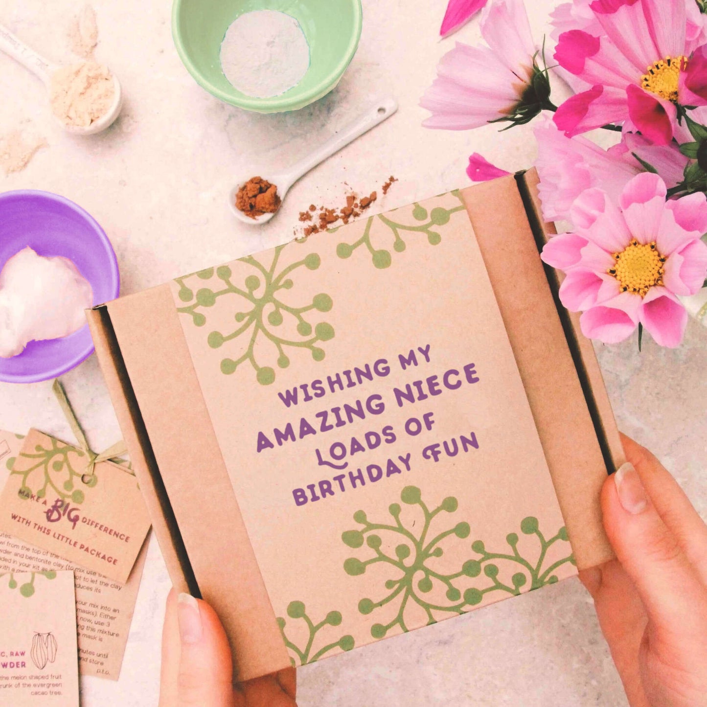 birthday gift for niece gift box showing message 'wishing my amazing niece loads of birthday fun'